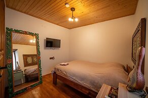 FLORA BİRGİ TAŞ KONAK