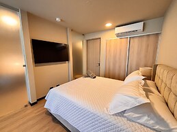 BEE Suites San José - Santa Ana