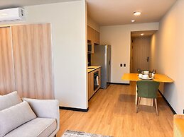 BEE Suites San José - Santa Ana