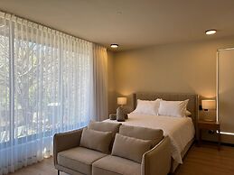 BEE Suites San José - Santa Ana