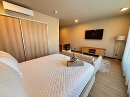 BEE Suites San José - Santa Ana