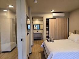 BEE Suites San José - Santa Ana