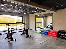 BEE Suites San José - Santa Ana