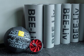 BEE Suites San José - Santa Ana