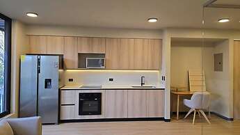 BEE Suites San José - Santa Ana