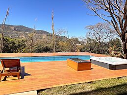 BEE Suites San José - Santa Ana