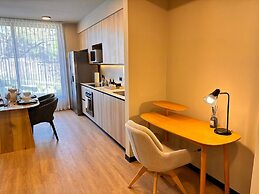 BEE Suites San José - Santa Ana