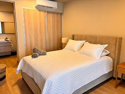 BEE Suites San José - Santa Ana