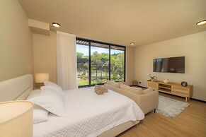 BEE Suites San José - Santa Ana