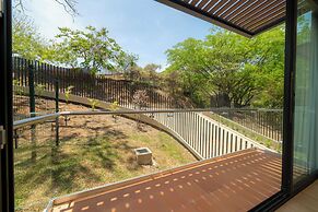 BEE Suites San José - Santa Ana