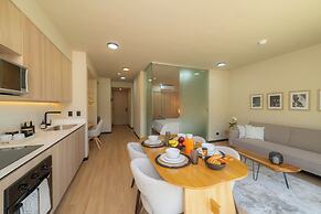 BEE Suites San José - Santa Ana