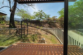 BEE Suites San José - Santa Ana