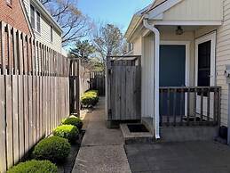 King Charles Avenue 404 #4