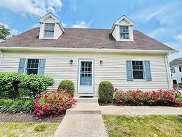 King Charles Avenue 404 #4