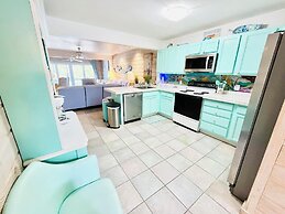 SEA Strand Court 3 #22