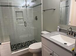 Bellevue Street 4 #6