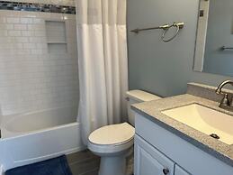 Bellevue Street 4 #6