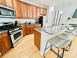 Catalina Circle 21307