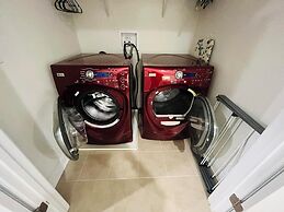 Catalina Circle 21307