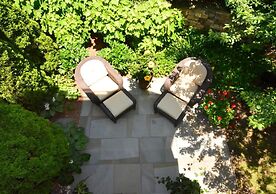 Blacstone Avenue 38285