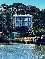 Blacstone Avenue 38285