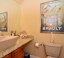 Blacstone Avenue 38285