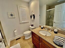 Blacstone Avenue 38285