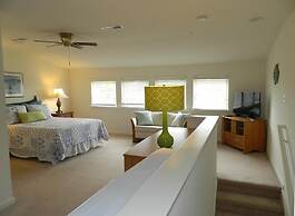 Canal Landing Court 48