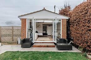 Riverside Cottage - From 1088 Per Night