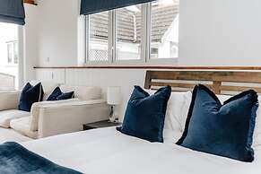 Riverside Cottage - From 1088 Per Night