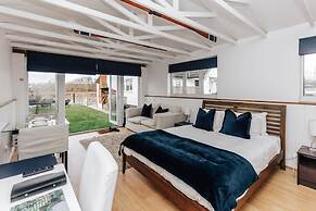 Riverside Cottage - From 1088 Per Night