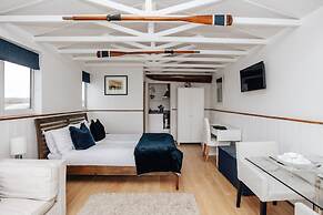 Riverside Cottage - From 1088 Per Night