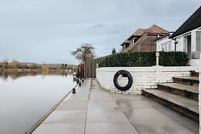 Riverside Cottage - From 1088 Per Night