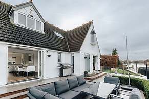 Riverside Cottage - From 1088 Per Night