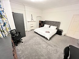 5br-10guests-hottub-parking-garden-patio