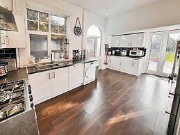 5br-10guests-hottub-parking-garden-patio