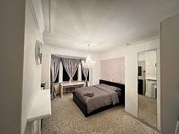 5br-10guests-hottub-parking-garden-patio