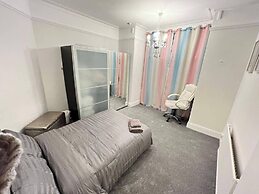 5br-10guests-hottub-parking-garden-patio