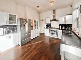 5br-10guests-hottub-parking-garden-patio