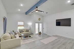 3 Mi to Bolivar Beach: Quiet Condo w/ Balcony