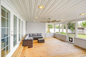 6 Mi to Legoland: Retreat w/ Pool & Fenced Yard