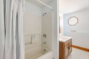 Secluded Ohio Amish Country Getaway w/ Fire Pit