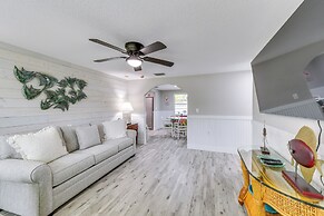 Walk to Beach: Tropical Retreat in Anna Maria