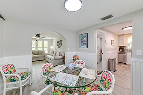 Walk to Beach: Tropical Retreat in Anna Maria