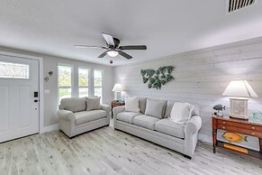 Walk to Beach: Tropical Retreat in Anna Maria