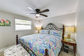 Walk to Beach: Tropical Retreat in Anna Maria