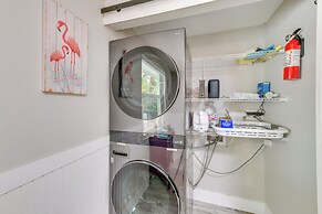 Walk to Beach: Tropical Retreat in Anna Maria