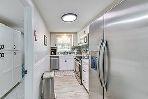 Walk to Beach: Tropical Retreat in Anna Maria