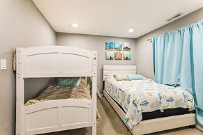 2 Mi to Rehoboth Beach: Condo w/ Pool Access!