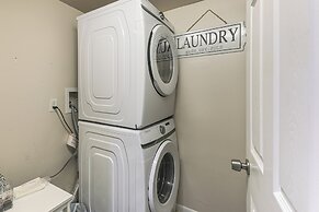 2 Mi to Rehoboth Beach: Condo w/ Pool Access!